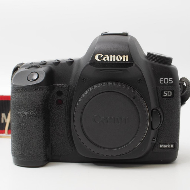 Canon 5D Mark II Camera Body w Battery Grip BG-E6  (ID- C- 847) in Cameras & Camcorders - Image 2