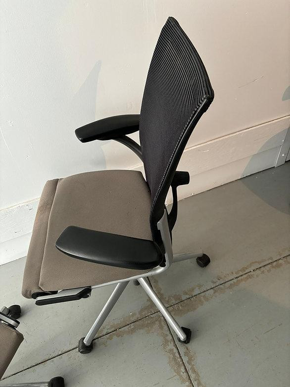 Haworth X99 Fully Loaded Chair in Excellent Condition-Call us now! in Chairs & Recliners in Toronto (GTA) - Image 3