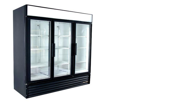 Remanufactured True GDM-72 Three Glass Door Commercial Cooler Refrigerator in Industrial Kitchen Supplies - Image 3