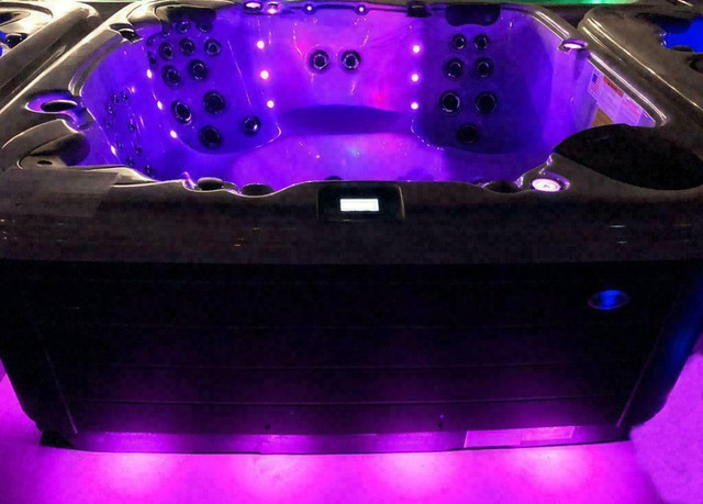 Liquidation Spa 9,999$ Neuf ET Usager,  Ouvert 7 Jour in Hot Tubs & Pools in City of Montréal - Image 2