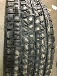 2 pneus dhiver LT275/70R18 125/122R Bridgestone Blizzak LT 58.0% dusure, mesure 7-7/32