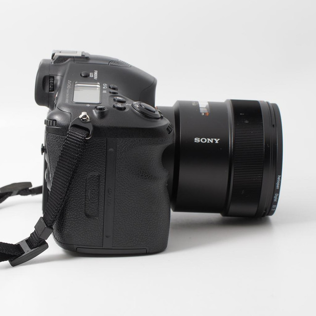 *Recently Serviced* Sony A99 Full Frame Body w 24 mm Zeiss f:2 lens (ID: C- 696) in Cameras & Camcorders - Image 4