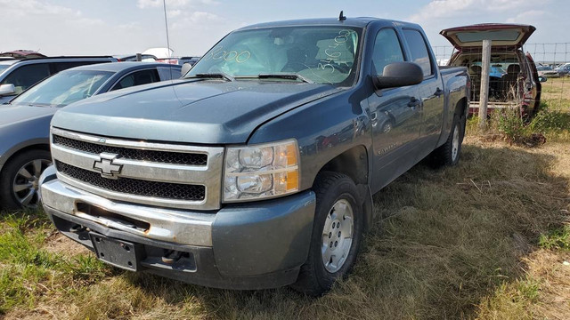 Parting out WRECKING: 2011 Chevrolet Silverado 1500 in Other Parts & Accessories - Image 3