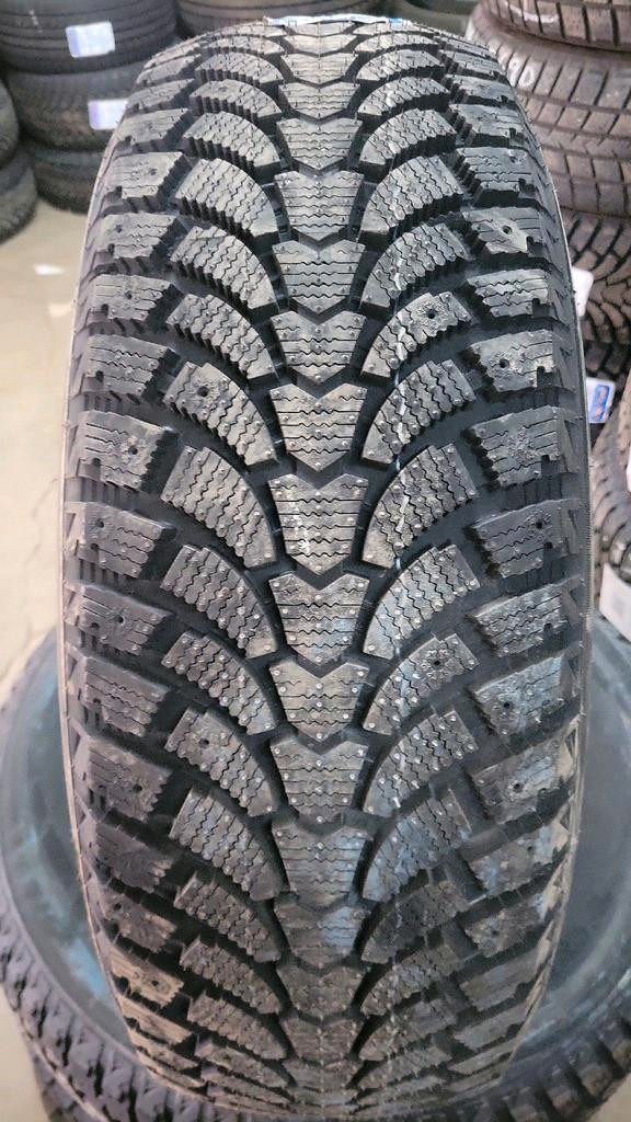 4 pneus dhiver neufs P235/65R17 104S Maxtrek Trek M900 ice in Tires & Rims in Québec City - Image 4