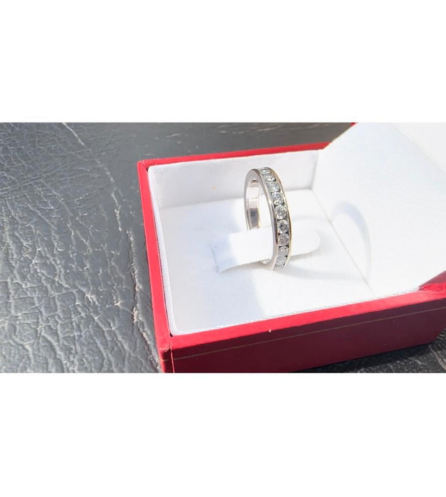 #461 - 18k White Gold, .70ct Natural Diamond Band, Size 5 1/2 in Jewellery & Watches - Image 4