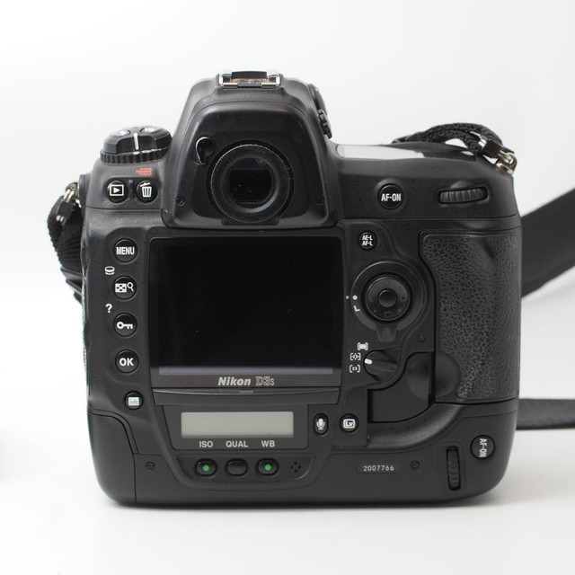 Nikon d3s DSLR camera body (ID - C-826) in Cameras & Camcorders - Image 4