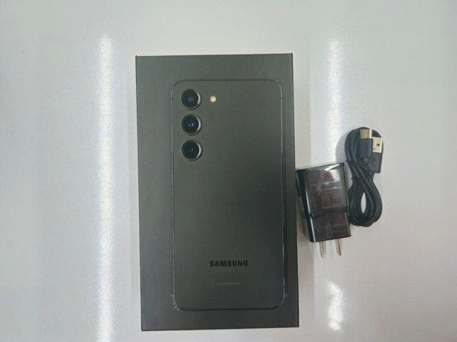 SAMSUNG GALAXY Z FLIP 1, 3, 4, 5 UNLOCKED NEW CONDITION WITH ALL BRAND NEW ACCESSORIES 1 Year WARRANTY INCLUDED in Cell Phones in Ontario - Image 3
