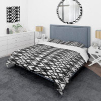 East Urban Home White And Black Ikat Pattern - Patterned Duvet Cover Set