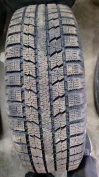 4 pneus dhiver P205/65R16 95T Toyo Observe GSi5 28.0% dusure, mesure 8-9-8-10/32