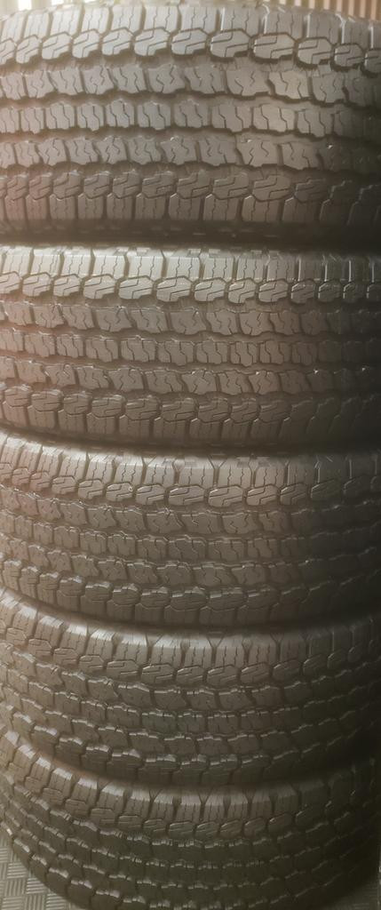 (Z443) 5 Pneus Ete - 5 Summer Tires 255-70-18 Goodyear 10/32 - PRESQUE NEUF / ALMOST NEW in Tires & Rims in Greater Montréal