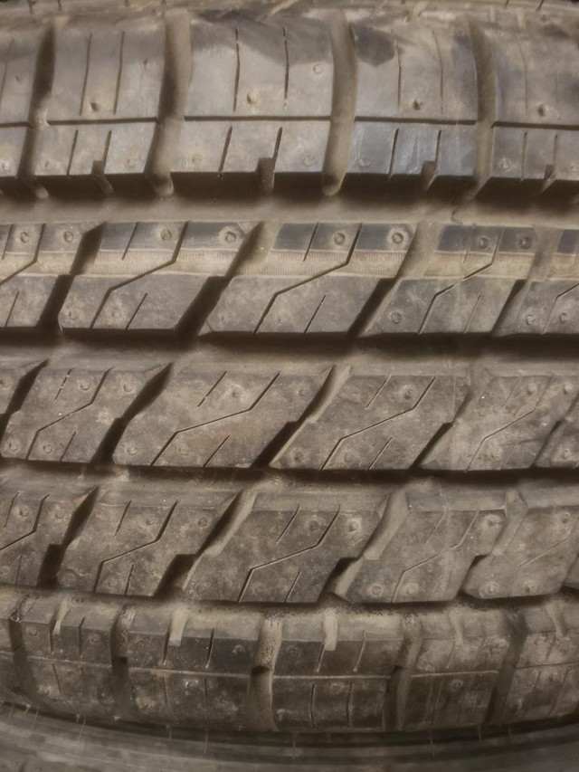 (D68) 1 Pneu Ete - 1 Summer Tire 215-65-16 Bridgestone 10/32 in Tires & Rims in Greater Montréal - Image 2