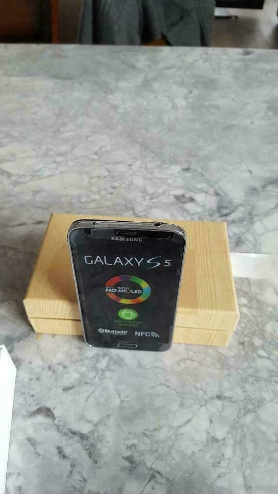 Samsung Galaxy S5 CANADIAN MODELS **UNLOCKED** New condition with 1 Year warranty includes accessories in Cell Phones in Ontario