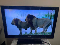 Used 32 LG LCD TV with HDMI (1080)for Sale, Can Deliver