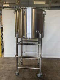 Stainless steel tank on 55 legs with wheels