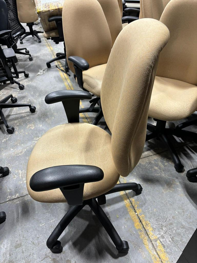Global High Back Ergonomic Chair in Excellent Condition-Call us now! in Chairs & Recliners in Toronto (GTA) - Image 3