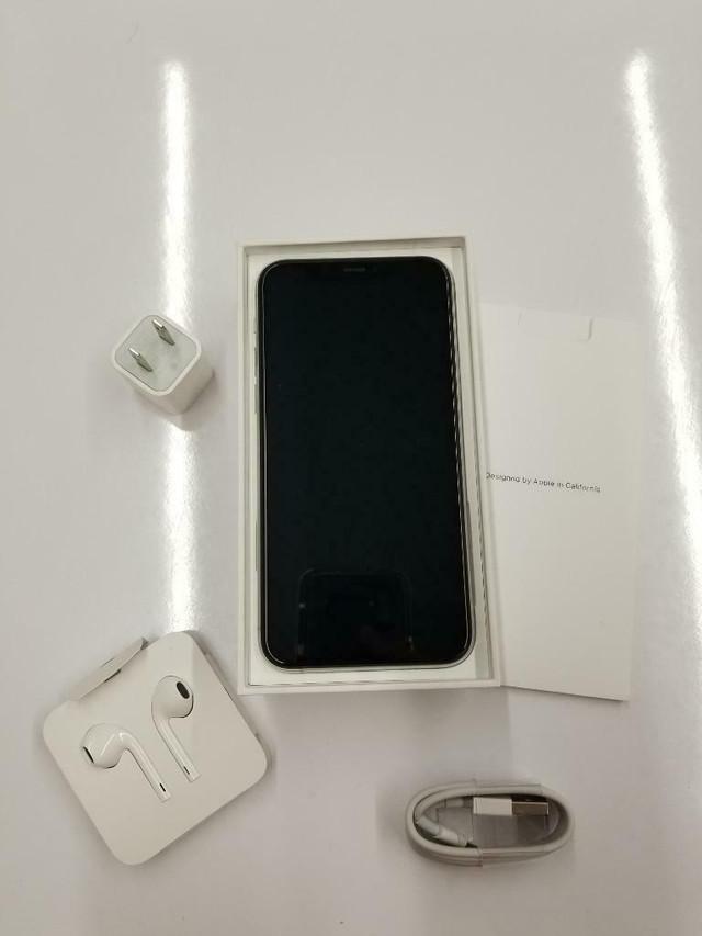 iPhone 11 Pro 64GB, 256GB, 512GB CANADIAN MODELS NEW CONDITION WITH ACCESSORIES 1 Year WARRANTY INCLUDED in Cell Phones in Ontario - Image 2