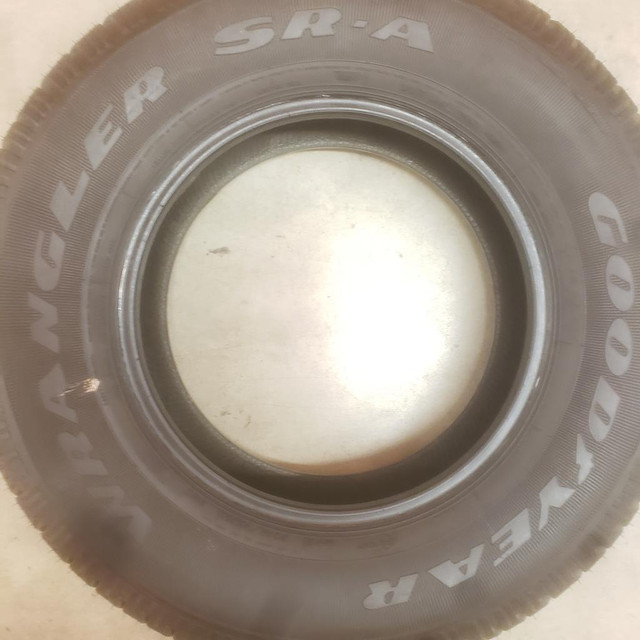 (Z440) 1 Pneu Ete - 1 Summer Tire 245-70-16 Goodyear 13/32 - NEUF / NEW in Tires & Rims in Greater Montréal - Image 4