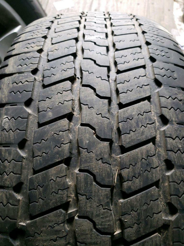 4 pneus d'été 265/65/17 110S Goodyear Wrangler SR-A 61.0% d'usure, mesure 4-5-6-5/32 in Tires & Rims in Québec City - Image 3