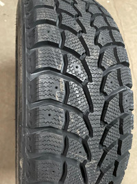 4 pneus dhiver neufs P215/65R17 99T Multi-Mile Winter Claw Extreme Grip MX