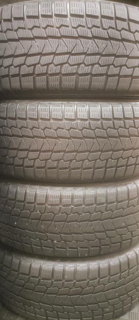 (TH50) 4 Pneus Hiver - 4 Winter Tires 215-55-17 Yokohama 9-10/32 - 5x114.3 - TOYOTA CAMRY in Tires & Rims in Greater Montréal