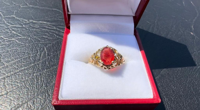 #315 - 14kt Yellow Gold Syn. Carnelian Ladies Ring, Size 5 3/4 in Jewellery & Watches