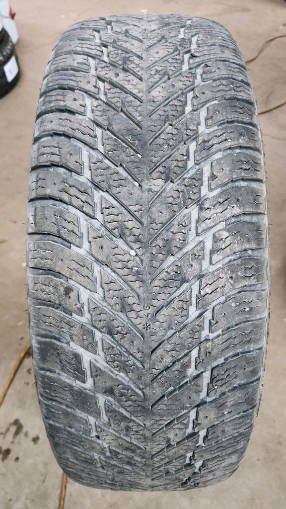 4 pneus dhiver P265/70R17 115T Nokian Hakkapeliitta 10 SUV 30.5% dusure, mesure 8-9-8-8/32 in Tires & Rims in Québec City