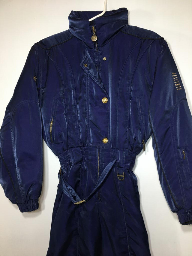 Descente Womens DH Ski Suit - Size 6 - Pre-owned - 9EW1S3 in Women's - Tops & Outerwear in Calgary - Image 2