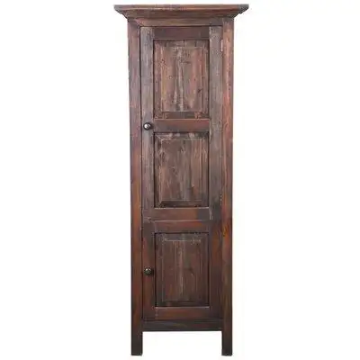 Remplie de chaleur et de confort campagnard cette armoire à une porte est inspirée des armoires à ge...