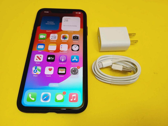 BACK CRACKED Iphone XS Max 64GB UNLOCKED CELL PHONE CELLULAIRE APPLE in Cell Phones in City of Montréal