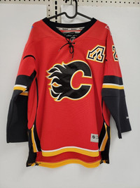 (48505-1) Reebok Calgary Flames Jersey- #23 Monahan - Youth L/XL