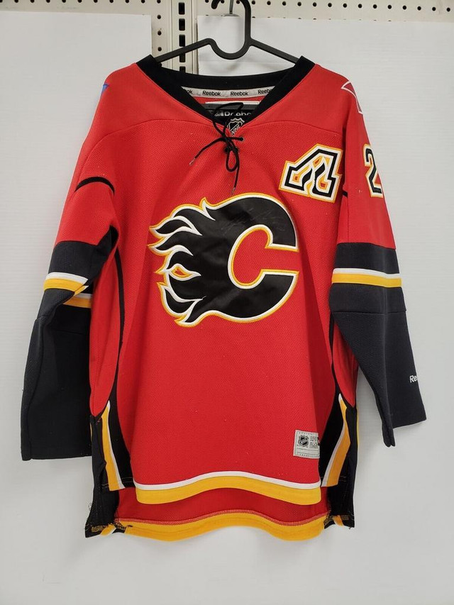(48505-1) Reebok Calgary Flames Jersey- #23 Monahan - Youth L/XL in Hockey in Alberta