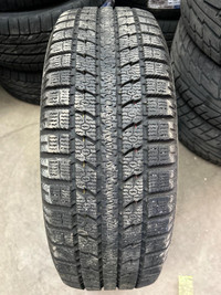 4 pneus dhiver P205/65R16 95T Toyo Observe GSi5 28.5% dusure, mesure 9-8-8-9/32