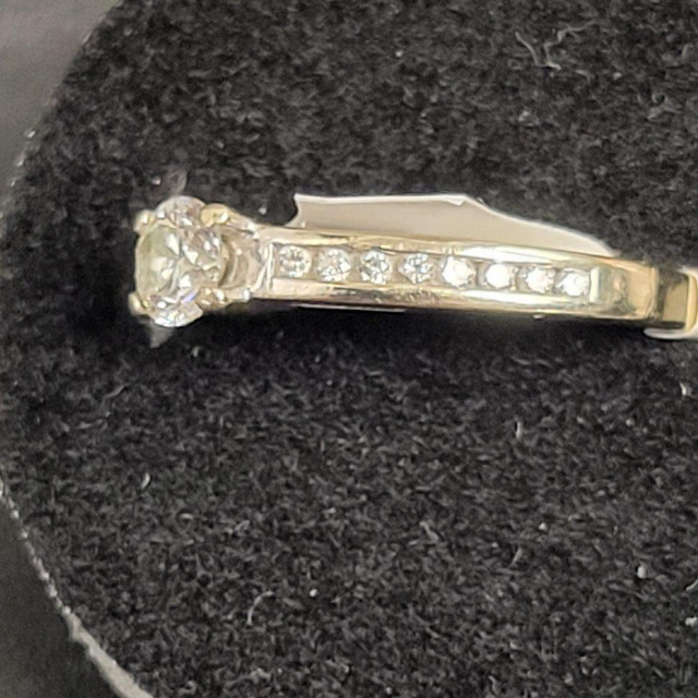 (I-4945-513) 14k white gold multistone Canadian diamond ring in Jewellery & Watches in Alberta - Image 3