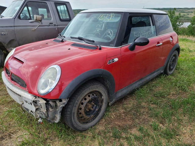 Parting out WRECKING: 2004 Mini Cooper S Parts in Other Parts & Accessories - Image 2