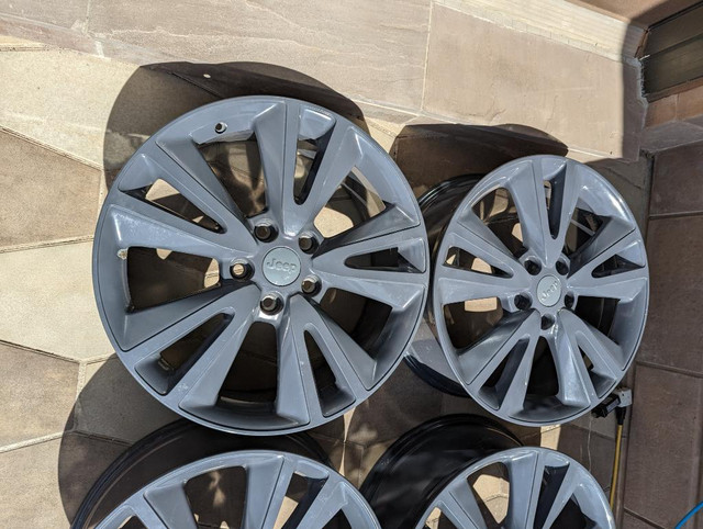 JEEP GRAND CHEROKEE    FACTORY OEM  20  INCH FRESHLY POWDER COATED GREY ALLOY   WHEEL SET OF FOUR . NO     SENSORS in Tires & Rims in Ontario - Image 2