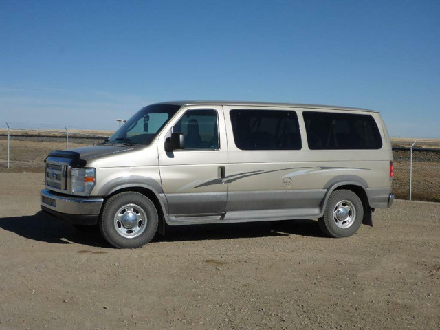 2011 Ford E250 Super Duty 8 Passenger Van 5.4L RWD For Parting Out in Auto Body Parts in Manitoba - Image 2