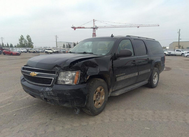 2014 Chevrolet Suburban 1500 4WD 5.3L For Parting Out in Auto Body Parts in Saskatchewan - Image 2