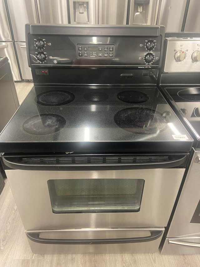 Econoplus Sherbrooke Cuisinière Ge Vitrocéramique Stainless 524.99$ Garantie 1 An Taxes Incluses in Stoves, Ovens & Ranges in Sherbrooke