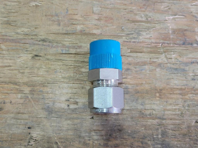 SWAGELOK 1/2 In., Straight-Connector, MPT, SS-8-VCR-6-810 in Other