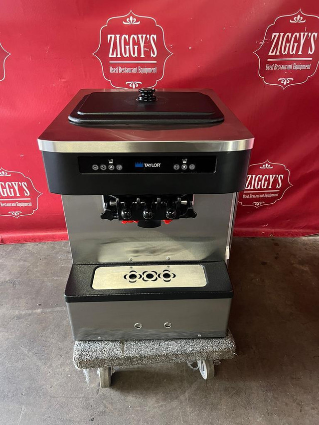 $26k 2019 Taylor c161-27 triple head ice cream yogurt machine only $12,995 ! 50% off ! Like new ! Can ship anywhere in Industrial Kitchen Supplies - Image 3