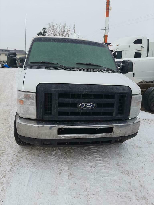 2011 Ford E250 Extended Van 5.4L RWD Parts Outing in Auto Body Parts in Manitoba