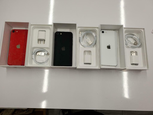 iPhone SE 2nd Generation 64GB, 128GB &amp; 256GB CANADIAN MODELS NEW CONDITION WITH ACCESSORIES 1 Year WARRANTY INCLUDED in Cell Phones in Prince Edward Island - Image 4