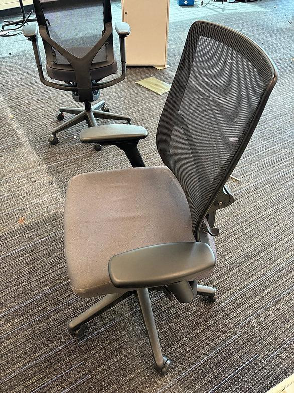 Allsteel Relate Side Chair-Excellent Condition-Call us now! in Chairs & Recliners in Toronto (GTA) - Image 4