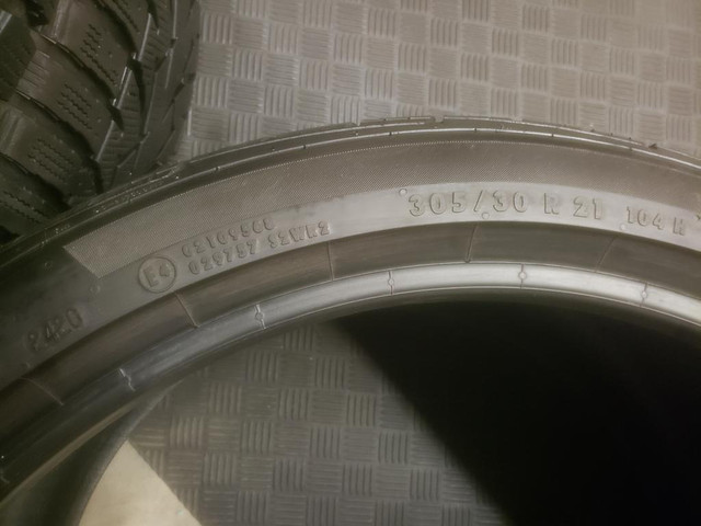 (J31) 1 Pneu Ete - 1 Summer Tire 305-30-21 Continental 5-6/32 in Tires & Rims in Greater Montréal - Image 3