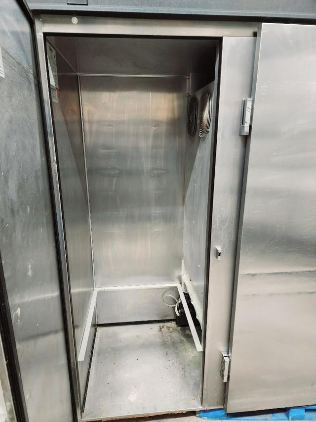 Foster Roll-In Refrigerator / Refrigerateur a Chariot / Frigo Fridge Tripple Door in Industrial Kitchen Supplies in Québec - Image 3