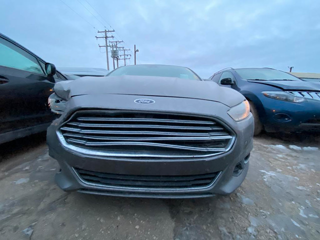 2013 Ford Fusion 4dr Sdn Titanium AWD: ONLY FOR PARTS in Auto Body Parts - Image 2