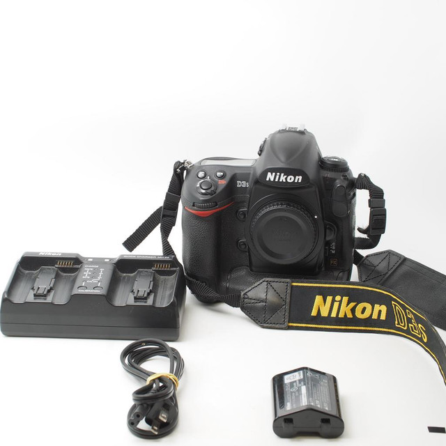 Nikon d3s DSLR camera body (ID - C-826) in Cameras & Camcorders