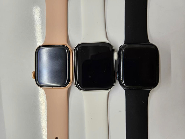 APPLE WATCH SERIES 3, SERIES 4 AND SERIES 5 NEW CONDITION WITH ACCESSORIES 1 Year WARRANTY INCLUDED in Cell Phone Accessories in Ontario