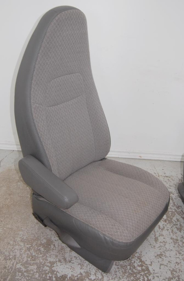 Chev Savanna Van Grey Cloth Manual Front Seats GMC Chevy Express Savana in Other Parts & Accessories - Image 2