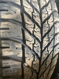 4 pneus dhiver P185/65R15 88T Goodyear Ultra Grip Winter 40.5% dusure, mesure 8-8-7-8/32